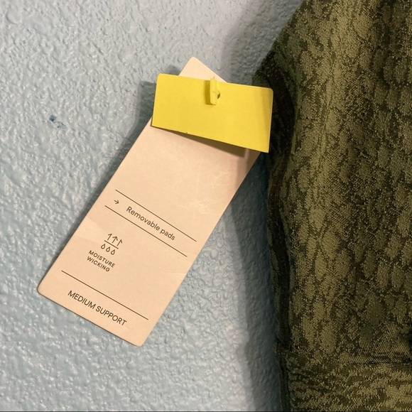 All in Motion CrossStrap SportsBra - Green - XLarge - Picture 2 of 8